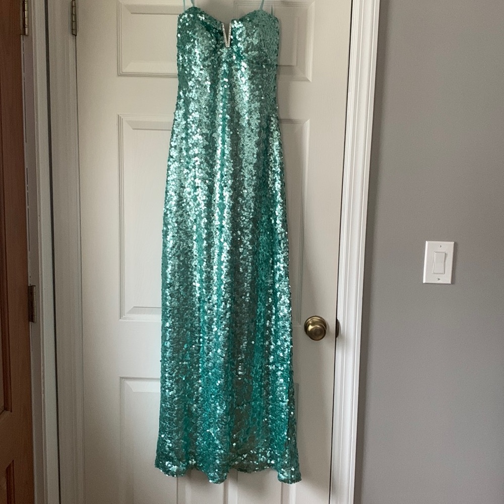 Medium juniors prom/party dress
